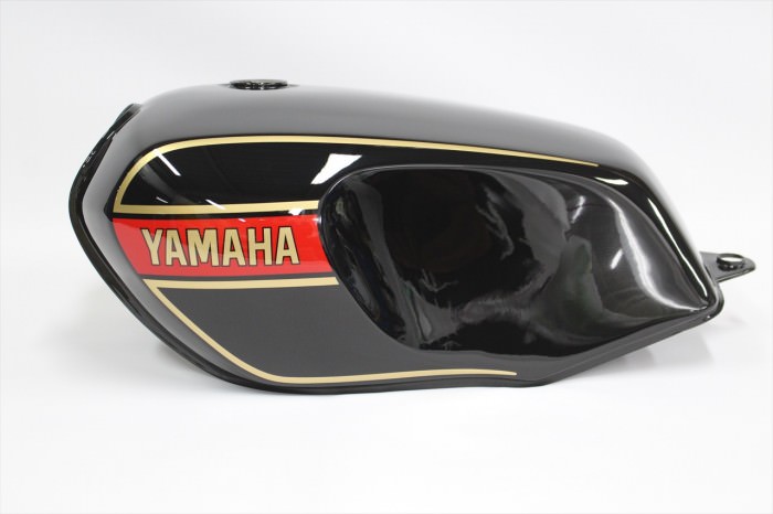 ヤマハRZ250タンク塗装：純正再現塗装 - バイク塗装ならグローバルデザイン